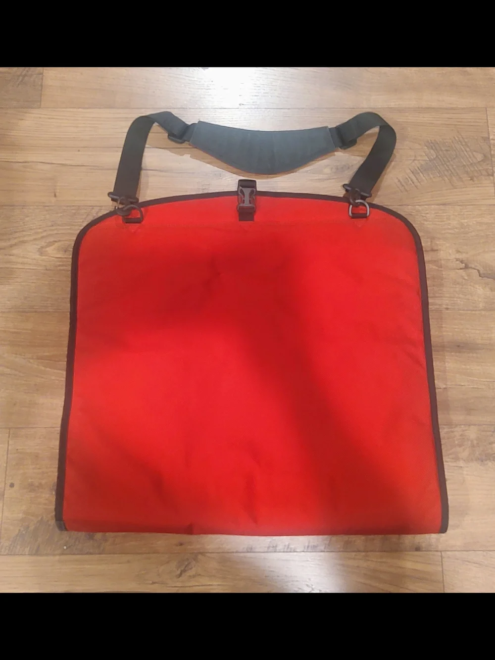 Victorinox Swiss Army Red Traveler Garment Bag